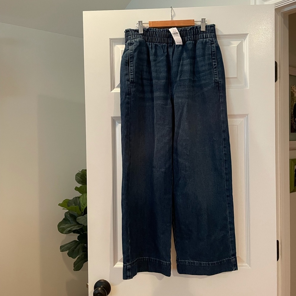 NWT dark wash, cropped wide leg AE jeans